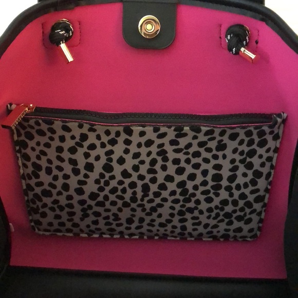 NWT Shiraleah Chicago neoprene black animal print tote w/ pink/orange stripes. - Picture 4 of 10